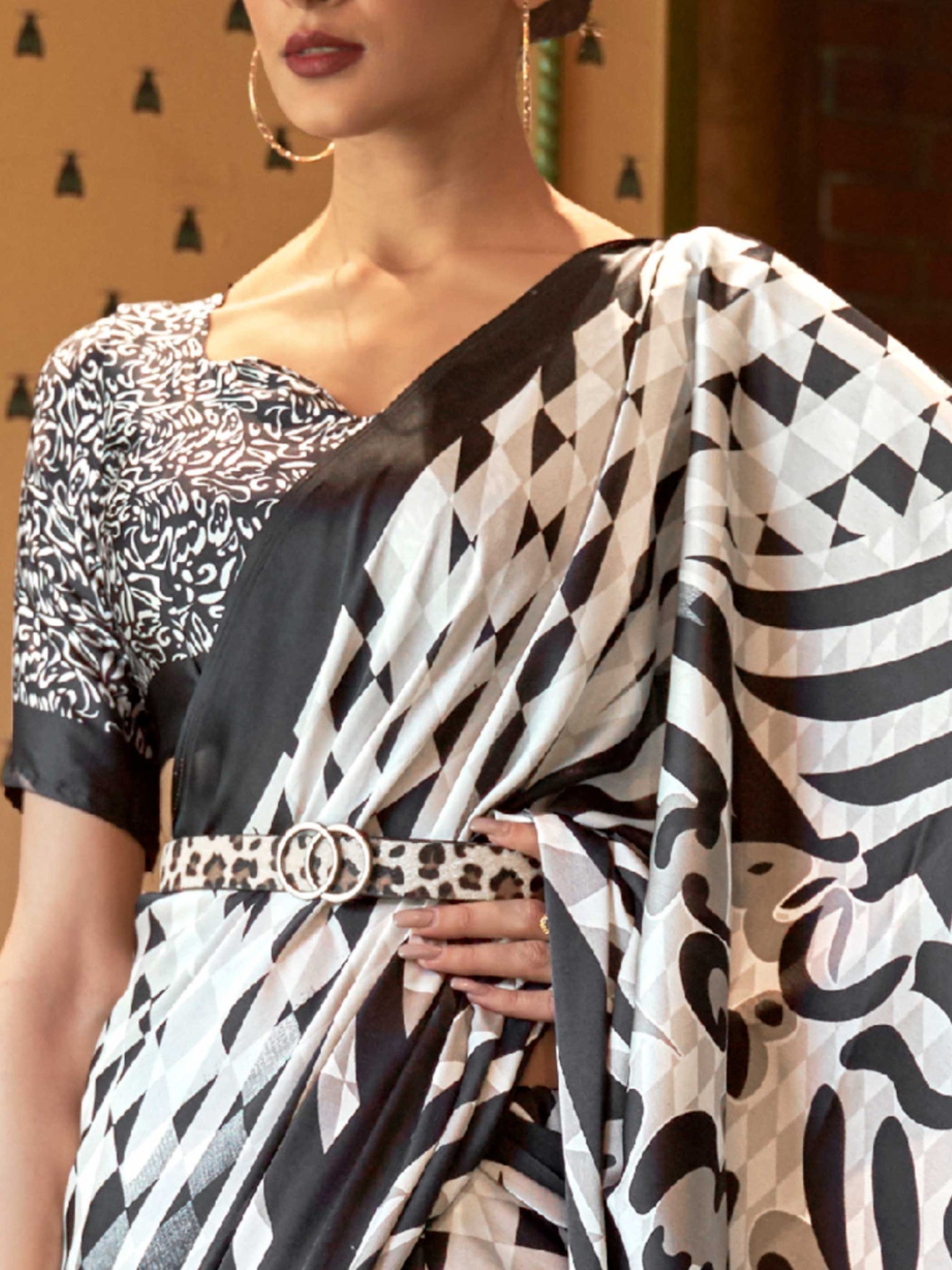 White Smoke-Onyx Bollywood Crepe Saree with Stylish Digital Print & Luxe Festive Glam