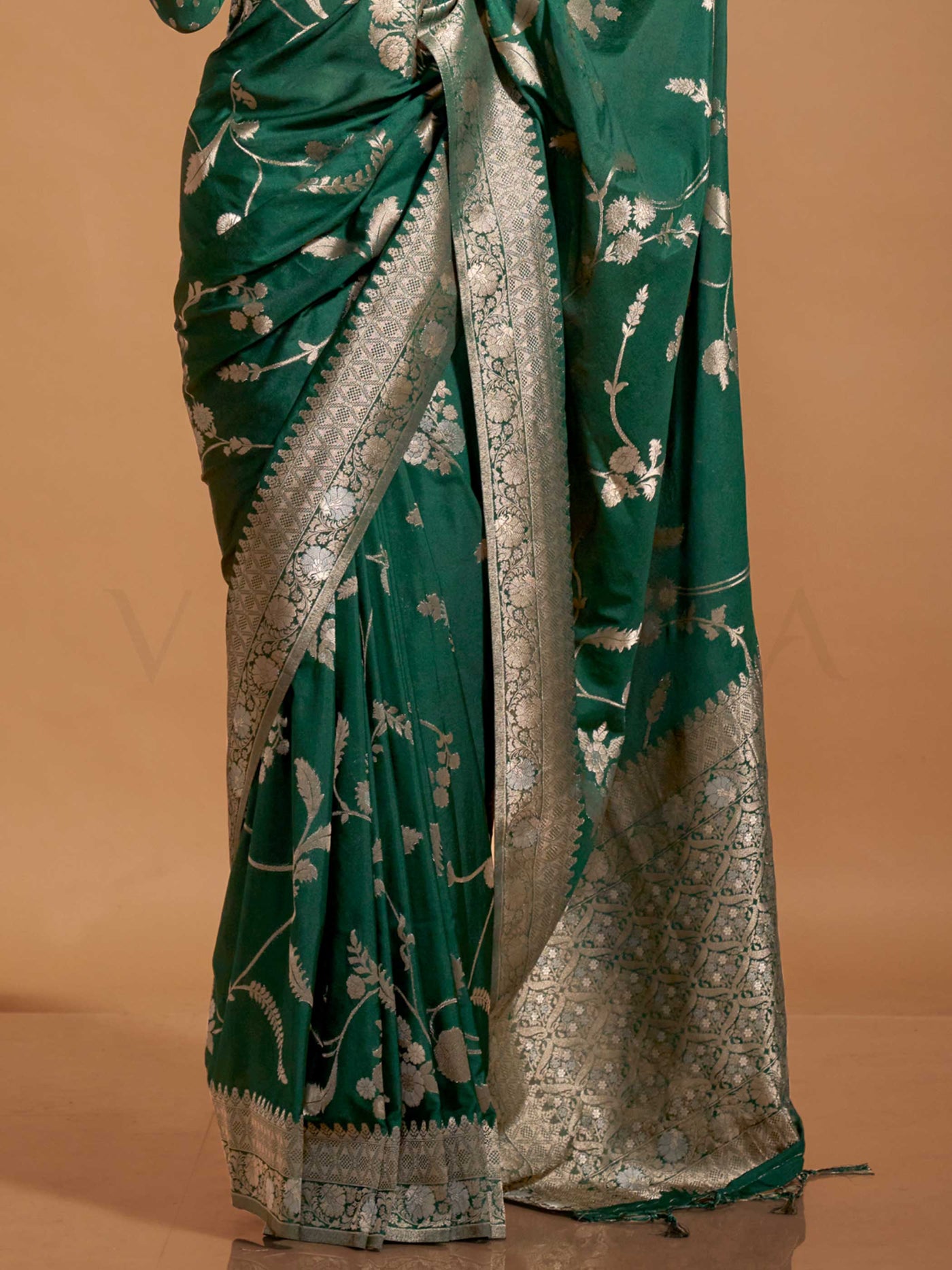 Bottle Green Pure Georgette Handloom Saree with Gold Detailing Grand Occasion Wear