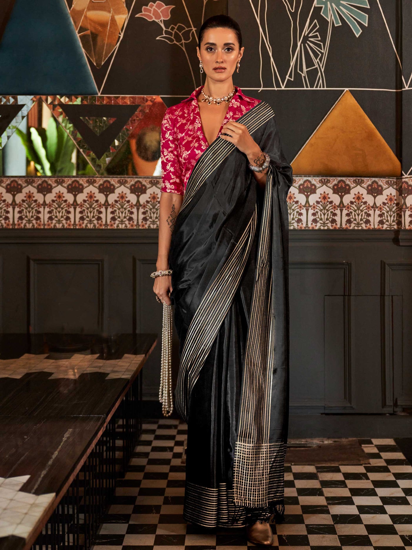 Konditori Pure H.O. Viscose Handloom Saree – Designer Silk Saree with Elegant Zari Weaving, Explore the elegance of the Konditori Pure H.O. Viscose Handloom Saree. A handwoven masterpiece with a subtle zari weave, paired with a heavy viscose blouse for a designer look. Perfect for festive & formal wear.