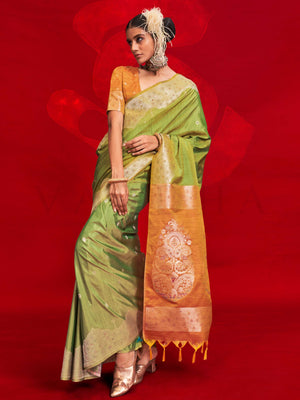 Kontessa Roycce Tussar Silk Handloom Saree – Elegant Designer Saree with Ikkat Pallu for Festive & Wedding Wear, Experience the luxury of the Kontessa Roycce Tussar Silk Handloom Saree, crafted with exquisite ikkat pallu & contrast blouse. A masterpiece in handwoven elegance, perfect for weddings & grand celebrations.