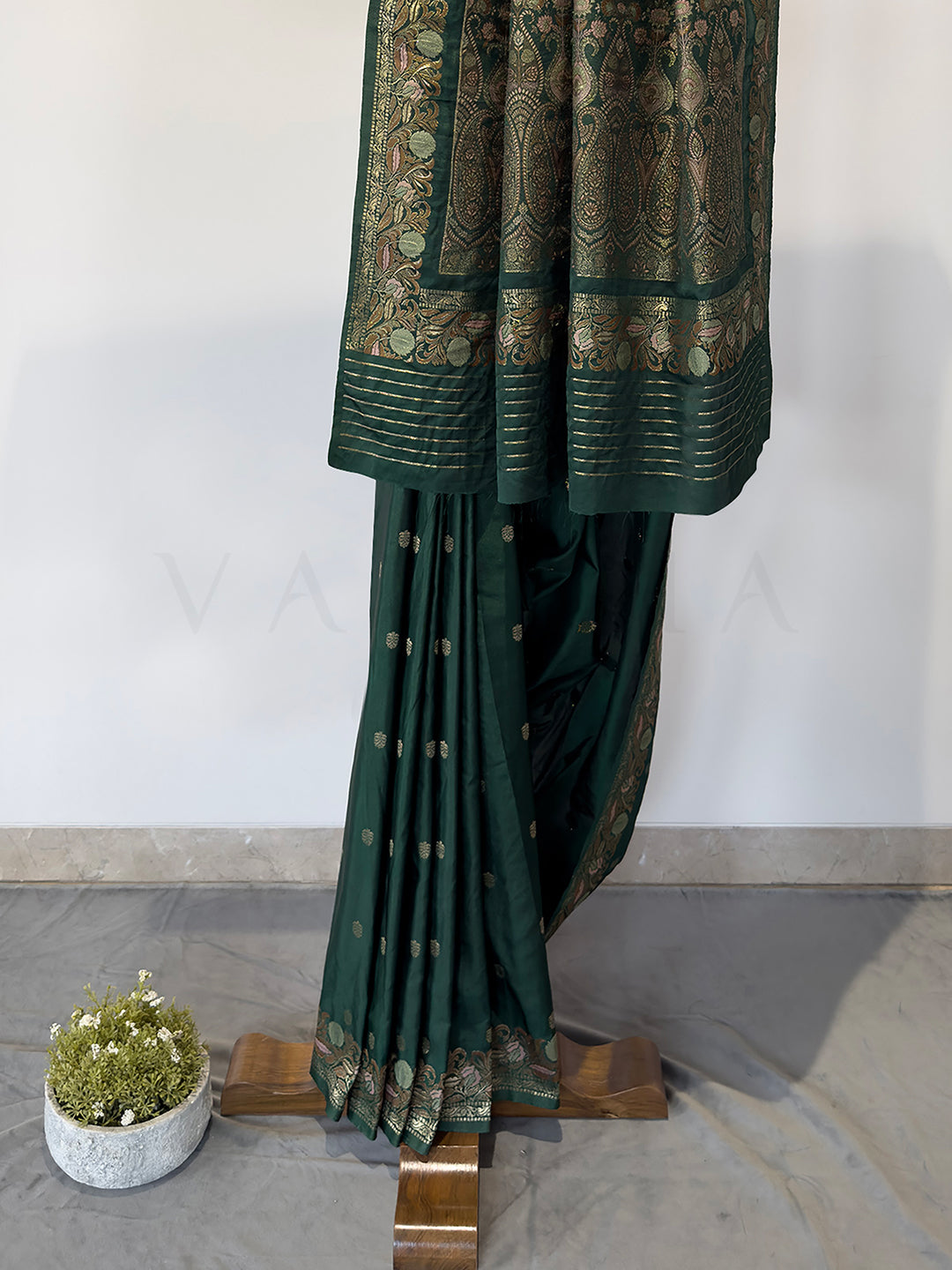 Castleton Green Traditional Jamawar Satin Saree for Weddings & Celebrations