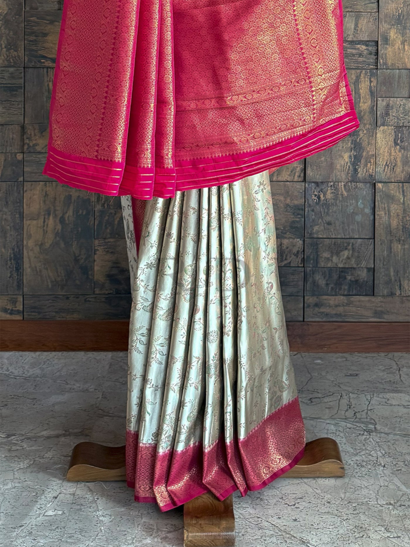 Rani-Cream Woven Kalamkari Traditional Art Silk Saree with Intricate Zari Work