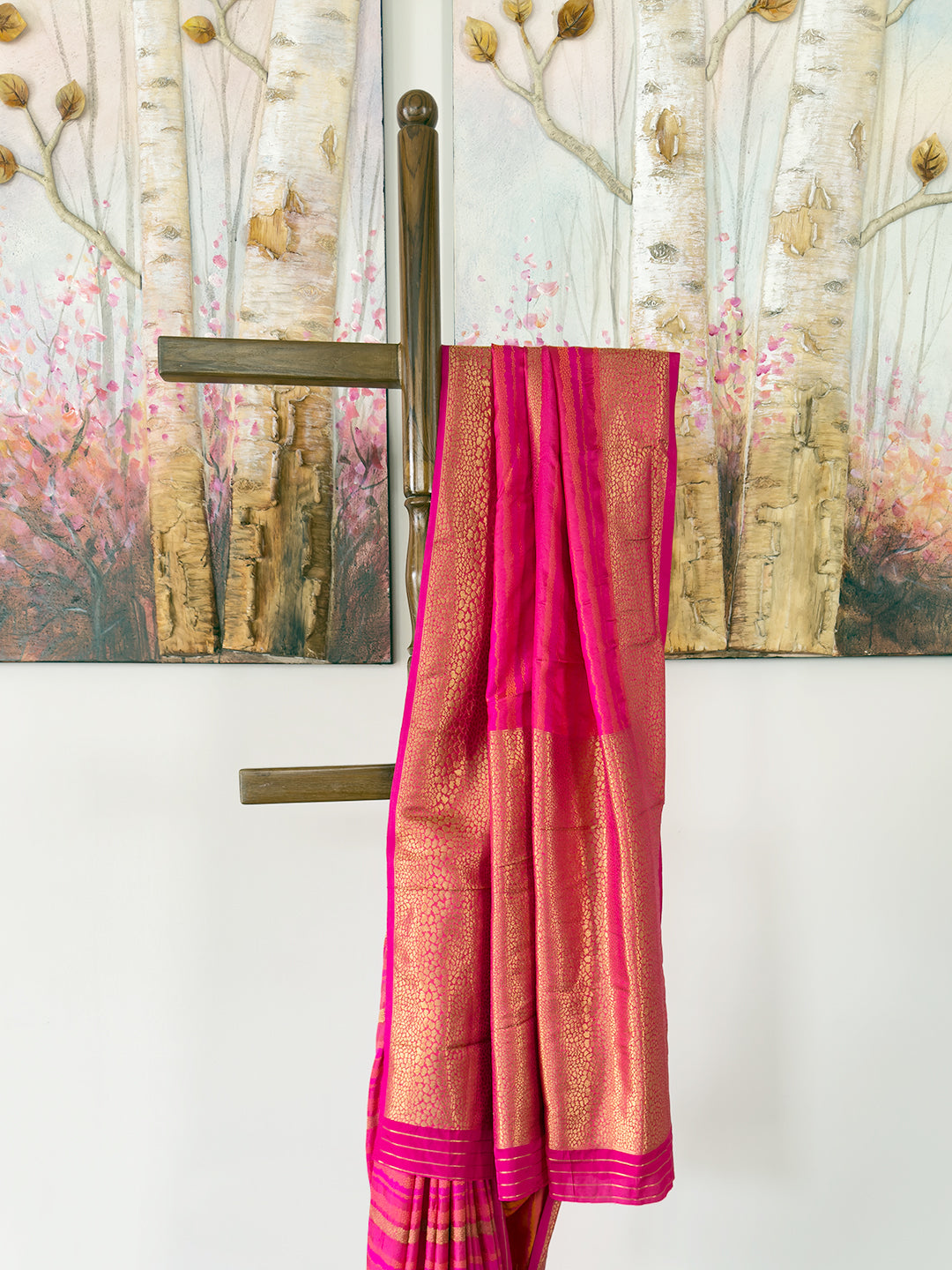 Exquisite Rani Pink Tanchoi Silk Saree with Intricate Thread Weaving