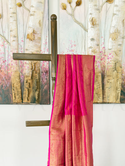 Exquisite Rani Pink Tanchoi Silk Saree with Intricate Thread Weaving